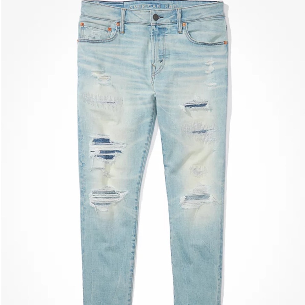 Men’s American Eagle light wash ripped jeans